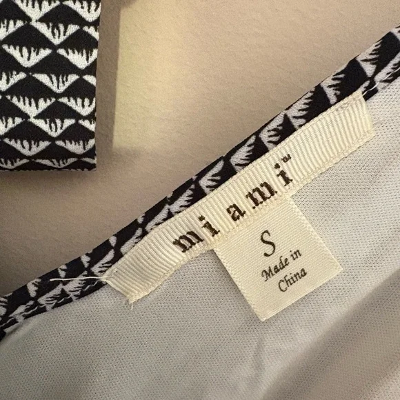 Francesca's Women's Geometric Halter Romper Black Size S Sleeveless - Picture 4 of 6